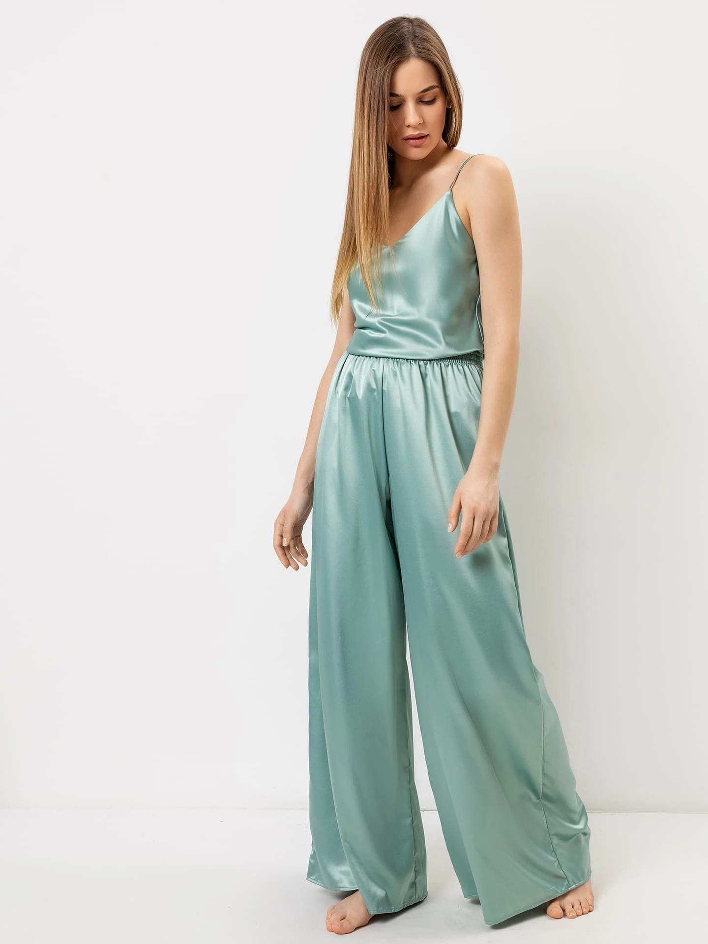 Комплект жен (топ+брюки) (АРТ. 592480)