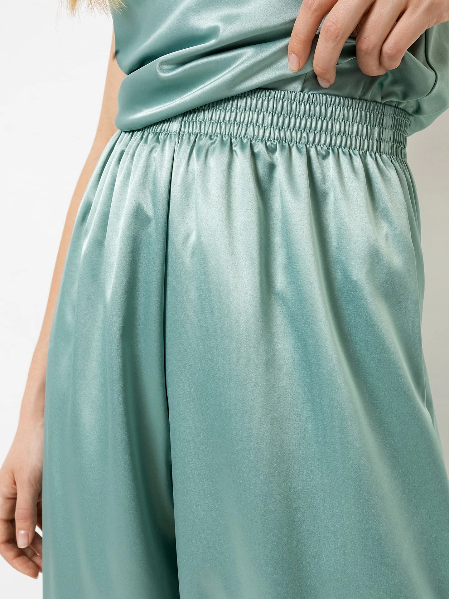 Комплект жен (топ+брюки) (АРТ. 592480)